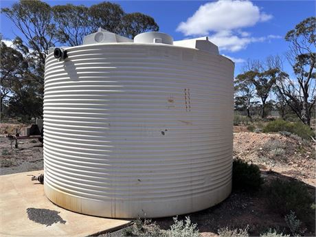 2014 Rapid Plastics 32 KL RT32000 Poly tank with fittings