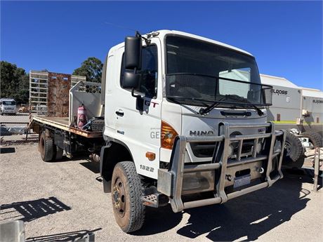 2011 Hino GT8J GT1J SER 2 1322 manual Euro 5 7.4 mtr single axle