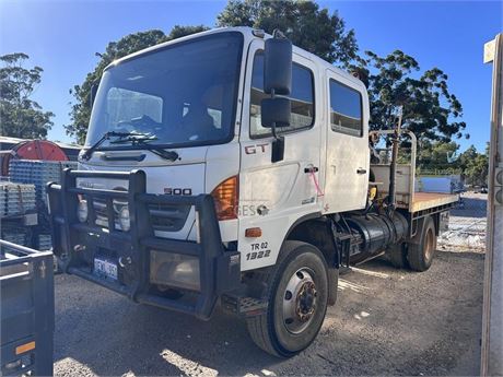 2014 Hino GT1JSER 2 500 1322 automatic Euro 5 dual cab 3.8 mtr single axle