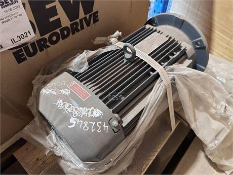 SEW Eurodrive DRE132S4/FL 5.5 KW 400 volt motor un tested unused