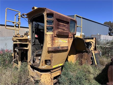 Caterpillar R2900G JLK Rear Chassis with cabin & cooler pack